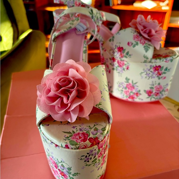 BRAND NEW - Sugar Thrillz Ultra High Floral Heels - Picture 1 of 8